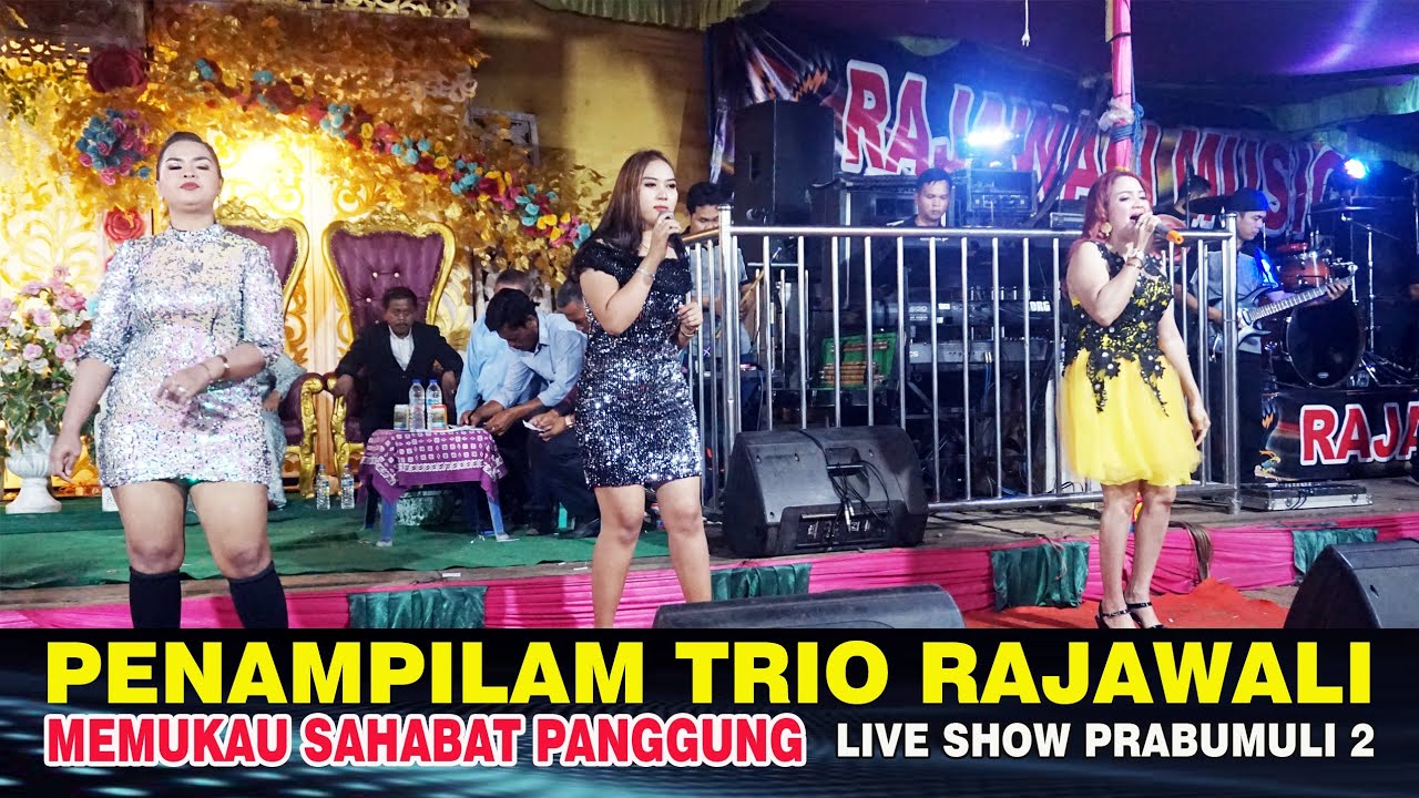 Heboooh...! penampilan Om.Rajawali musik yg memukau penggemar nya, dengan Goyangan Trio nya.