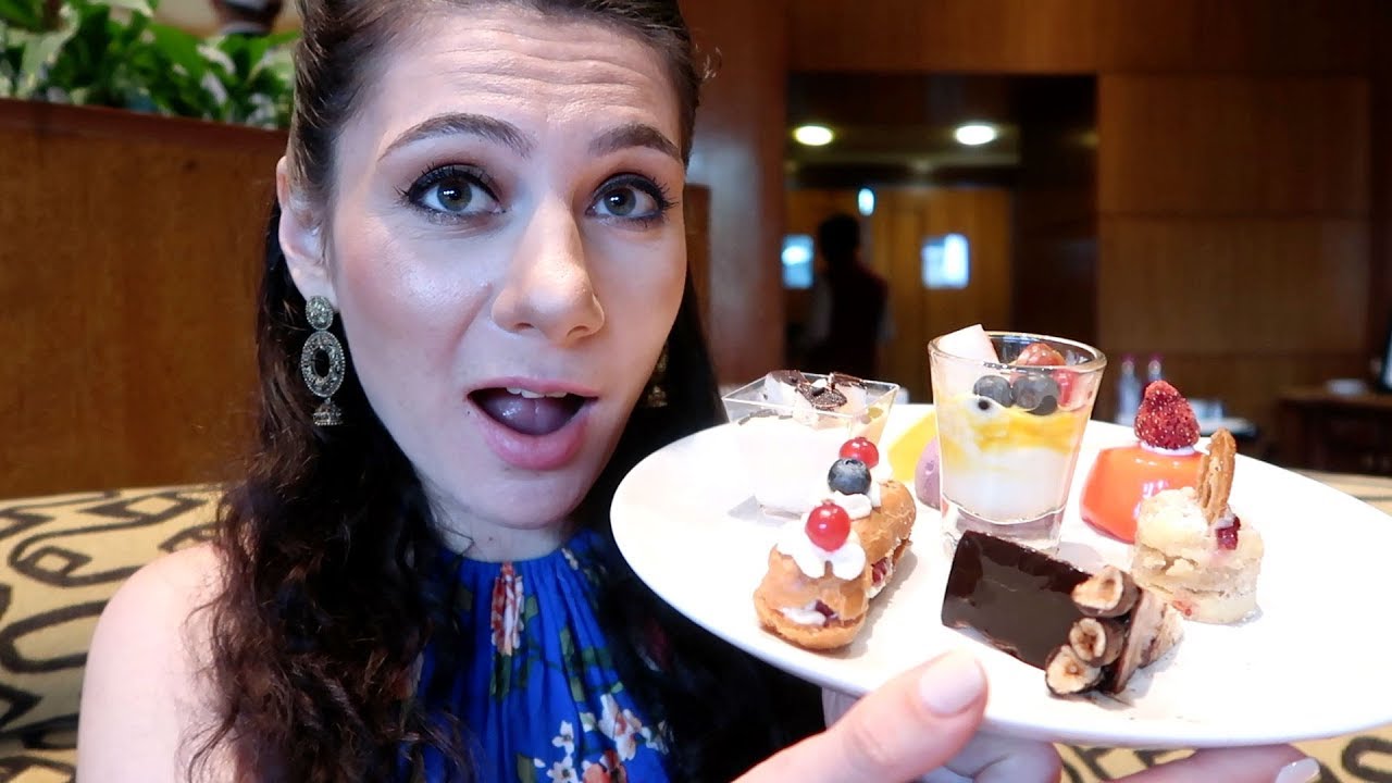 TAJ MAHAL HOTEL DELHI: EXTREME LUXURY BUFFET SUNDAY BRUNCH | TRAVEL VLOG IV