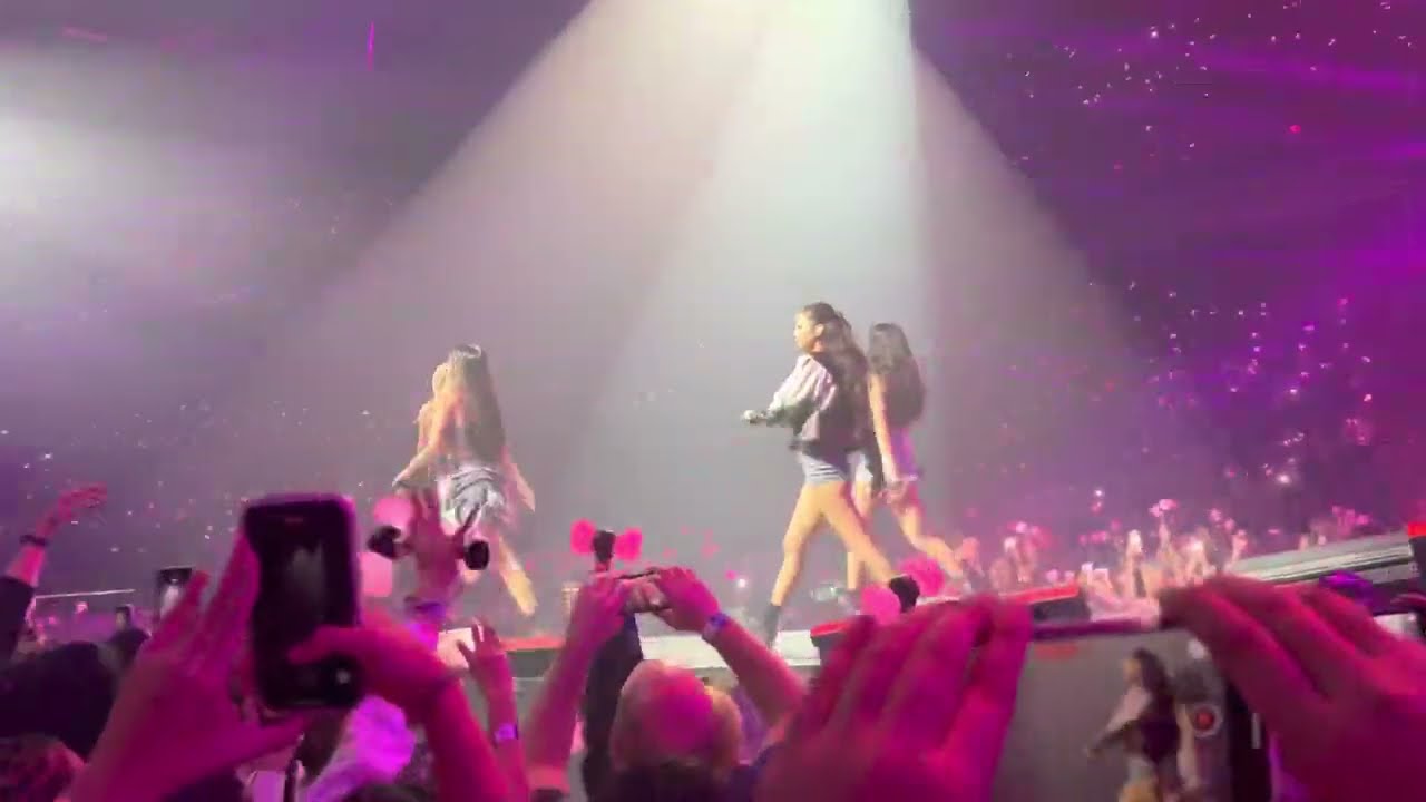 [FANCAM] BLACKPINK - 'DDU-DU DDU-DU' (Born Pink World Tour 2022 - Hamilton)