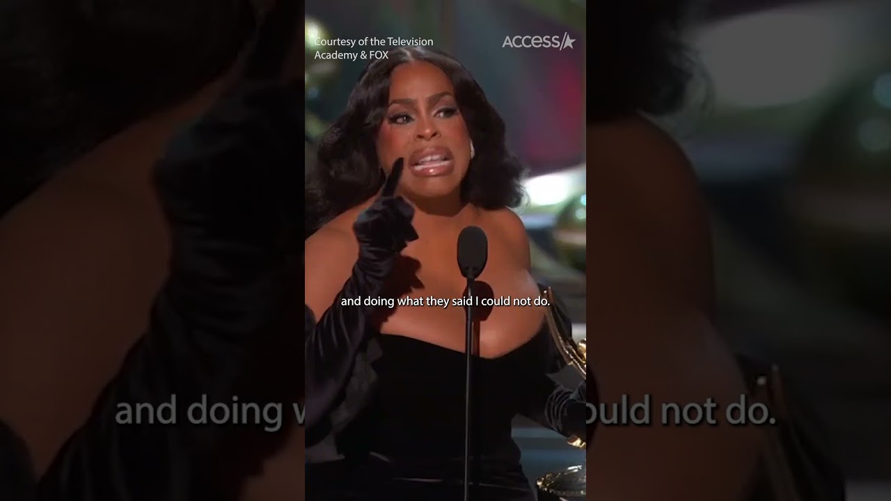 #NiecyNash благодарит себя за победу на #Emmy &mdash; это ВСЕ