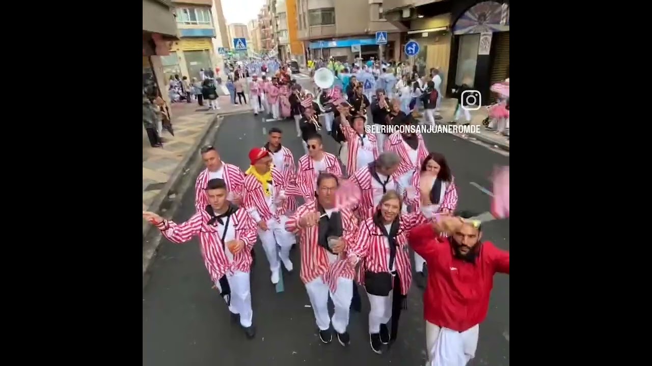 Cuadrilla Los Txiruka desfile del blusa #SJM24