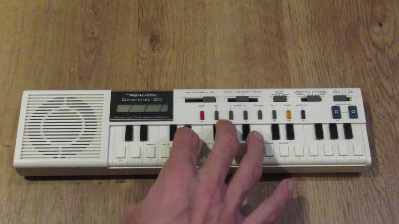 An attempt at La Cumbia del Mole (Lila Downs) on my Realistic Concertmate 200 (Casio VL-1)