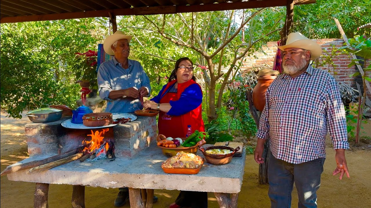 EL AÑO SE RECIBE MEJOR CON UNA DELICIOSA COMIDA ¡¡BARBACOA DE POLLO!! || AY NOMAS