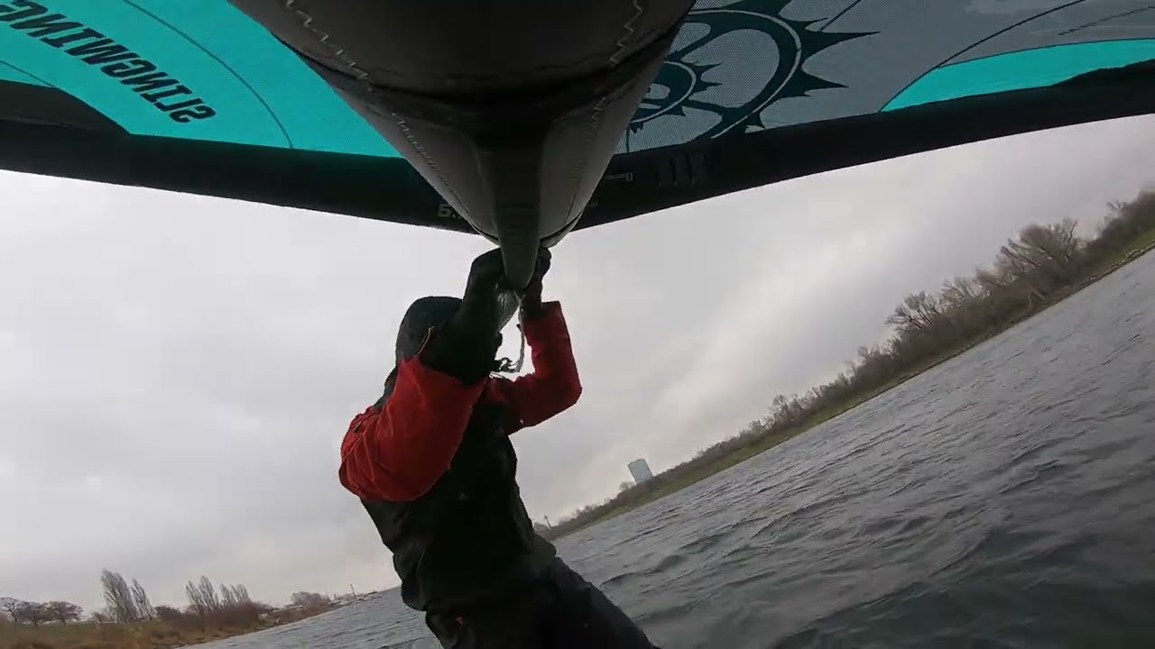 Vienna - Danube - Wingsurfen in december #city #surfing #winter