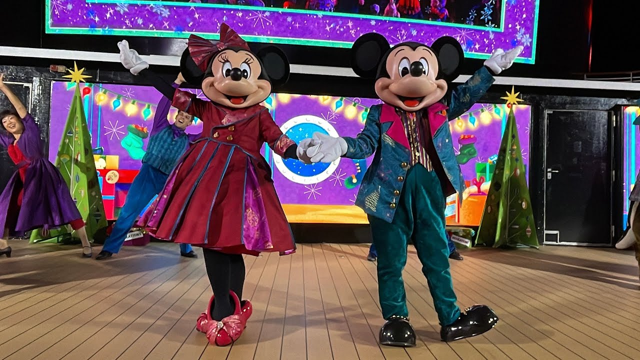 Mickey and Minnie&rsquo;s Holiday Party - Disney Dream December 2024