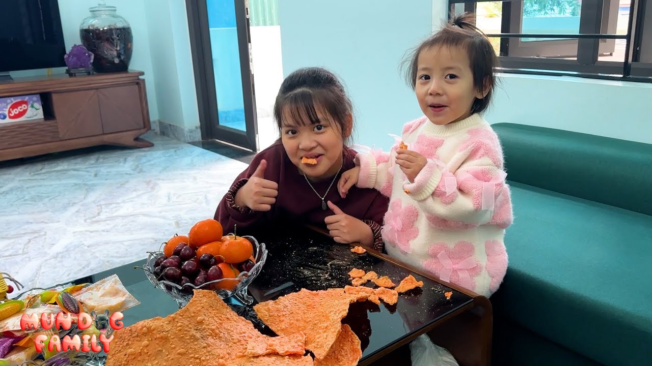 Diem and Quynh's first morning activities with family on the first day of Tet