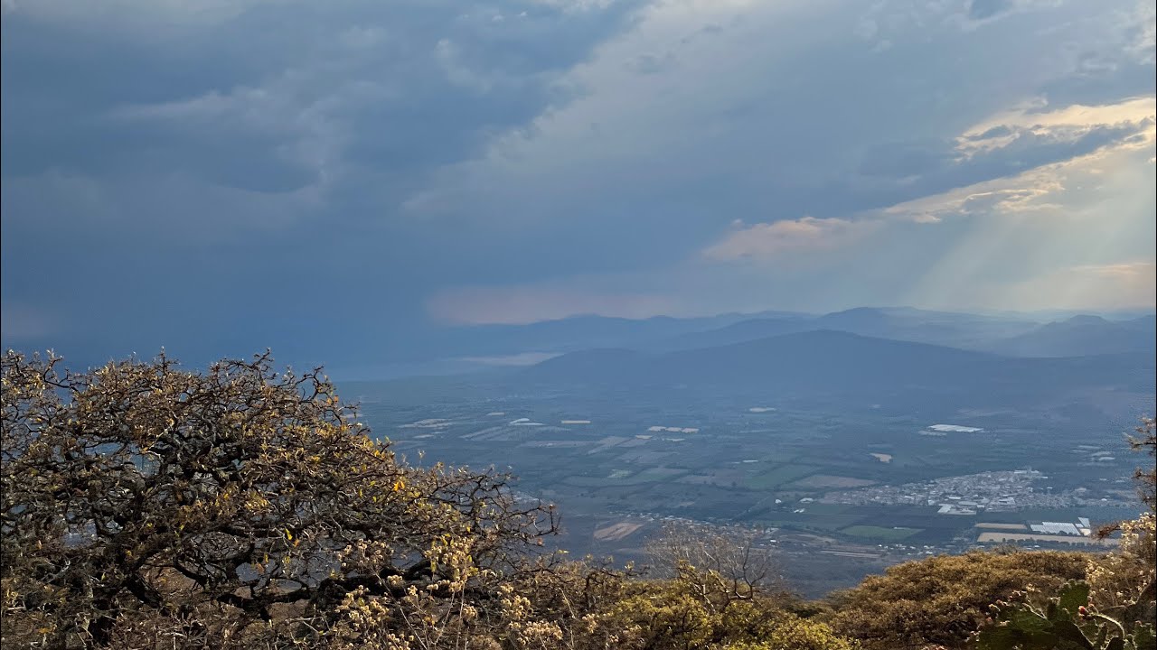SUBIENDO EL CERRO DE CULIACÁN, GUANAJUATO | recorrido con música | LLUVIA