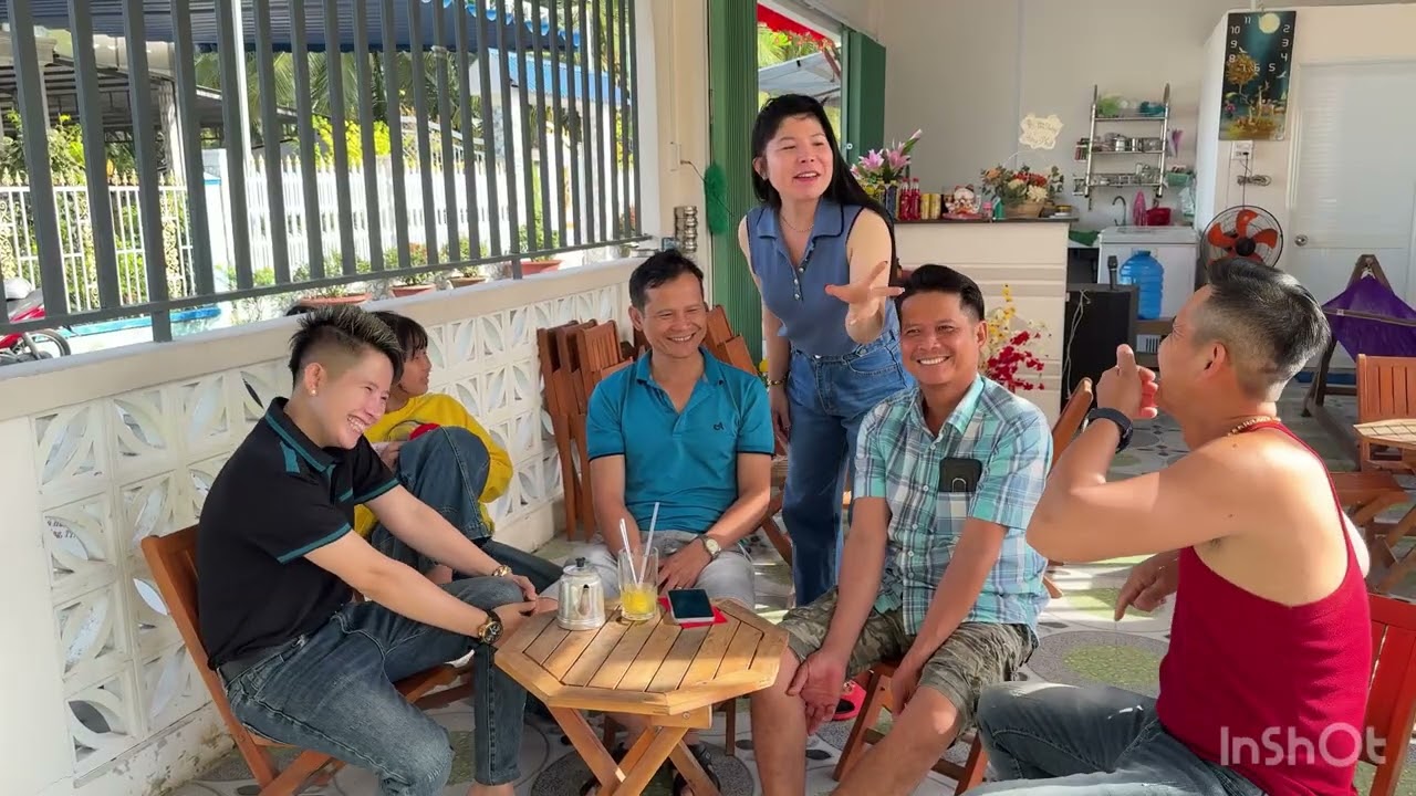 Gia đình sum hợp Sáng mùng 3 tết đón thành viên mới