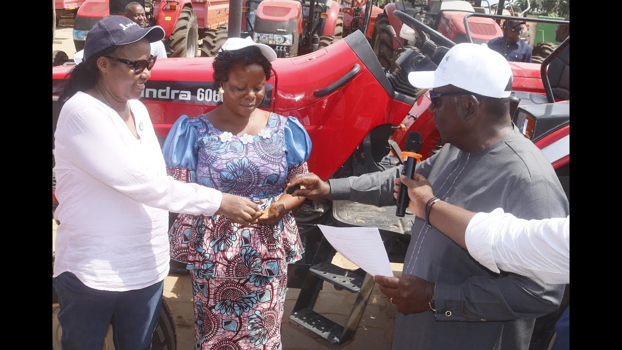 CEREMONIE DE REMISE OFFICIELLE D'EQUIPEMENTS AGRICOLES AUX BENEFICIAIRES DU PADAAM