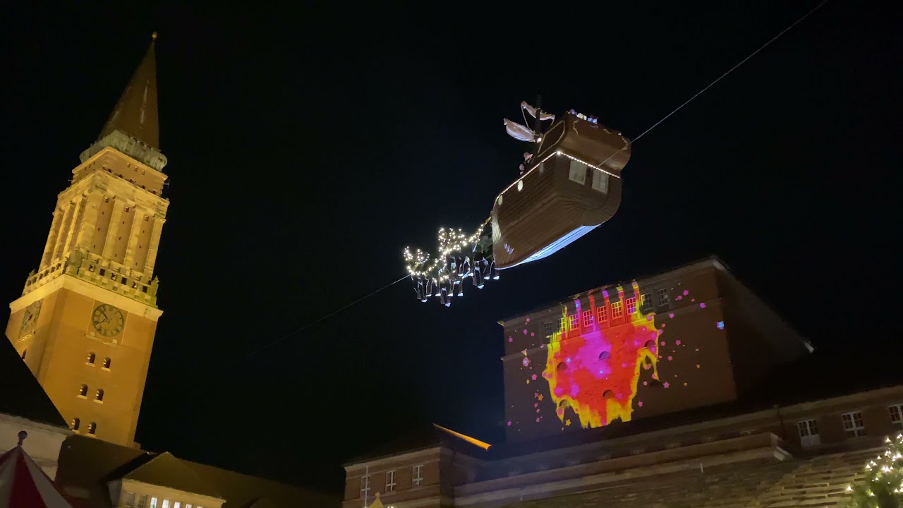 CHRISTMAS WICHTEL KILIAN пролетает над рождественской ярмаркой н...