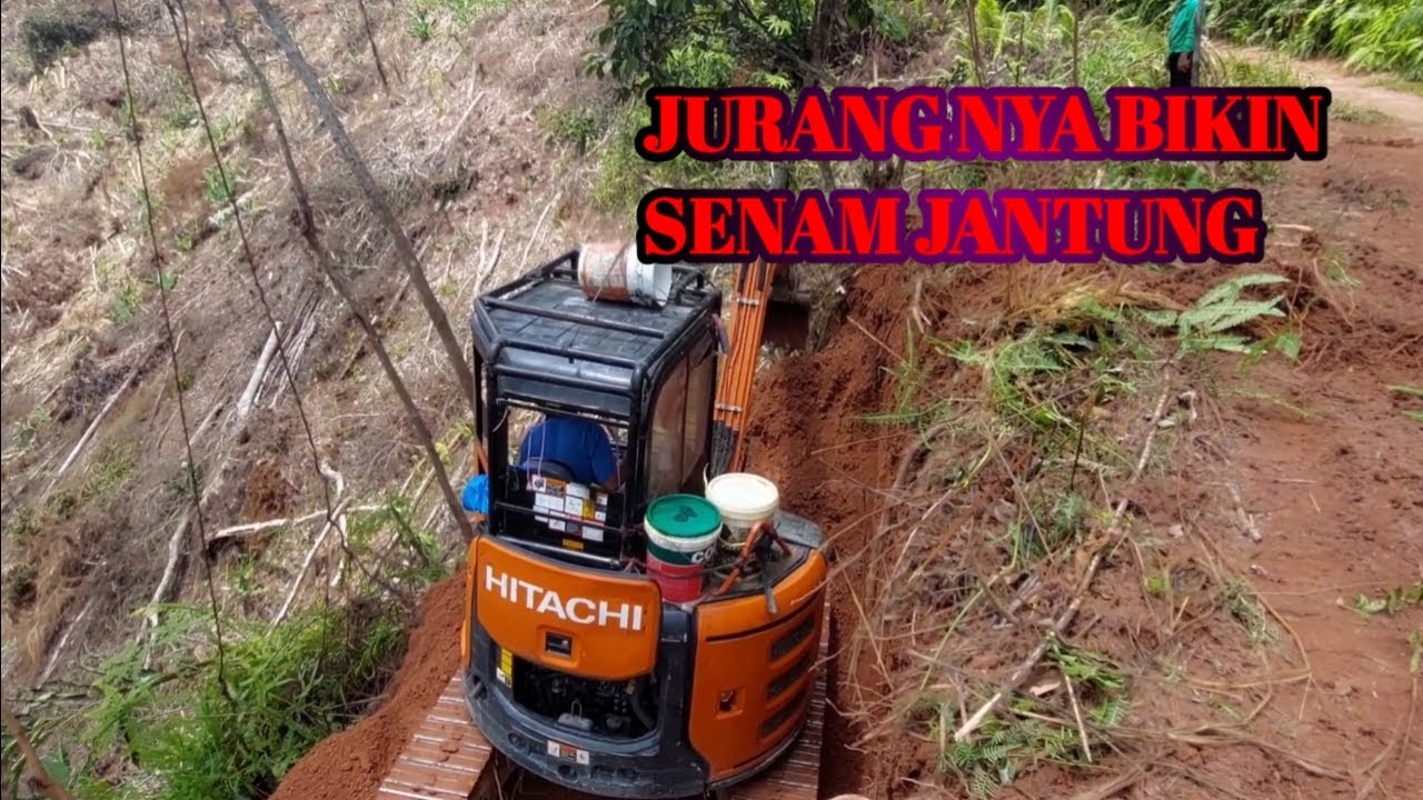 Excavator mini buat jalan di bukit
