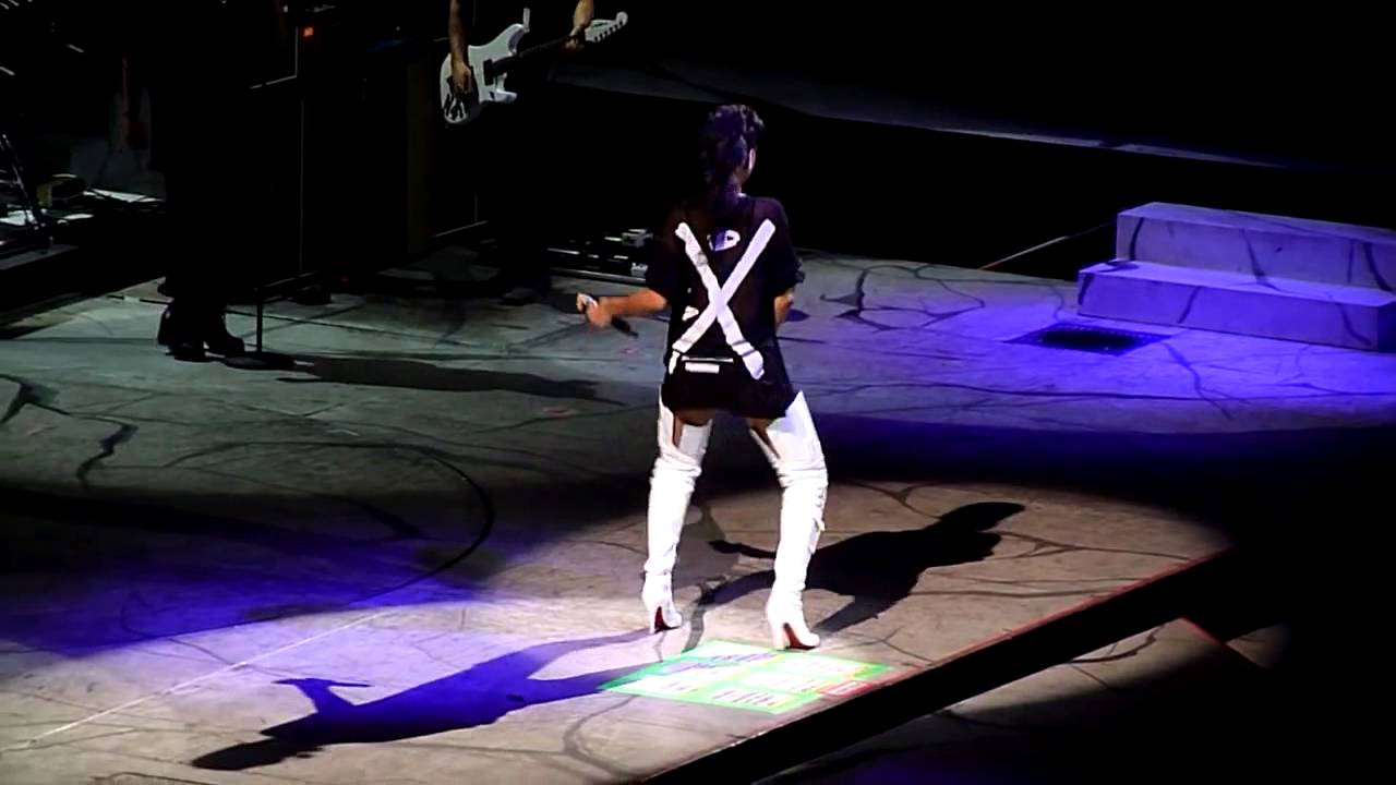 Rihanna What's My Name Live at Adelaide Entertainm