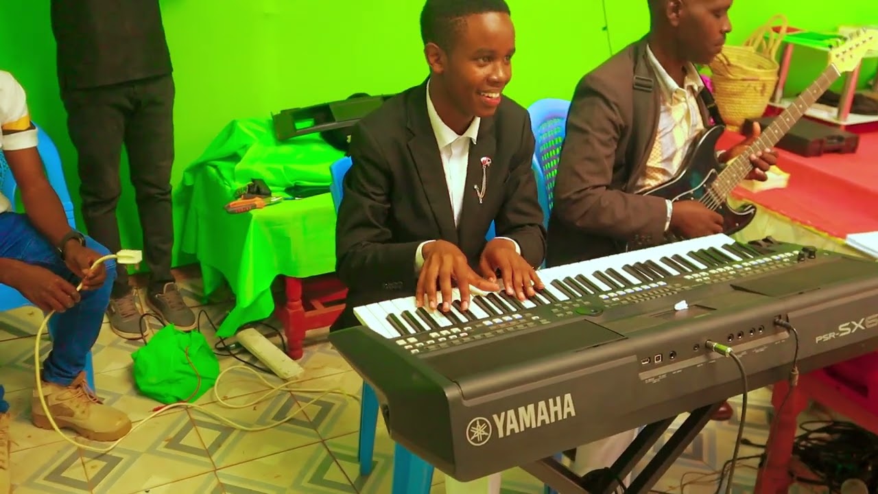 live powerful worship performance