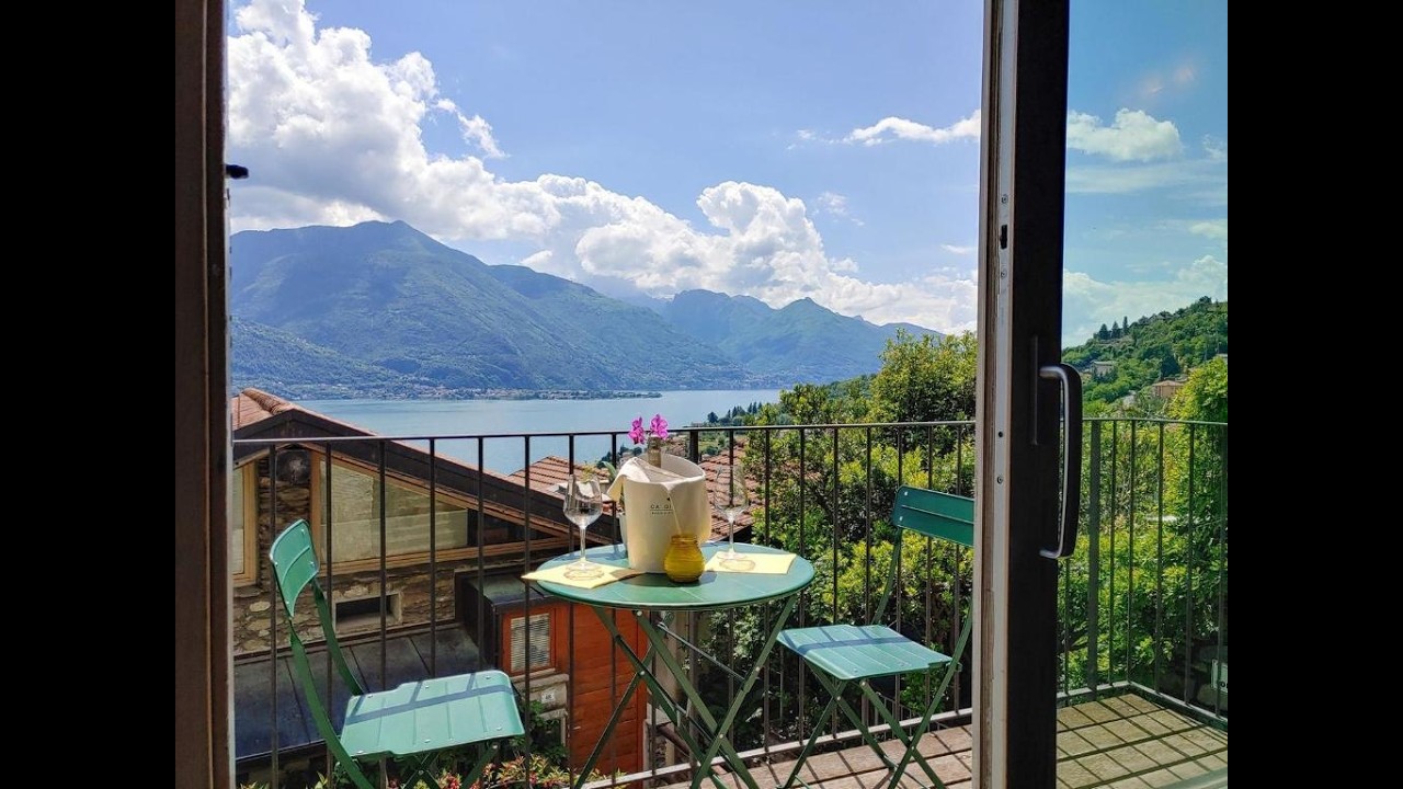Pianello del Lario Lago di Como | Appartamento Vista Lago con Piscina e Posto Auto €215.000
