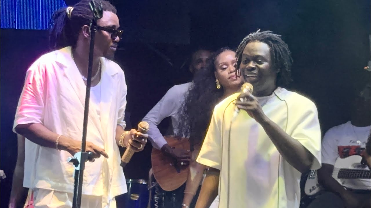 Soirée au Vogue, accompagné par Ticket Loabé Papa Nougoum impressionne Wally Seck sur scène avec sa