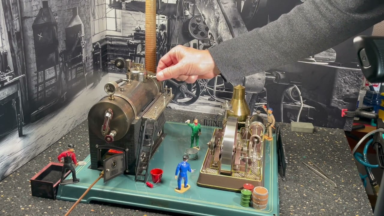 Dampfmaschine Fleischmann 135/2 unter Dampf mit Gasbefeuerung
