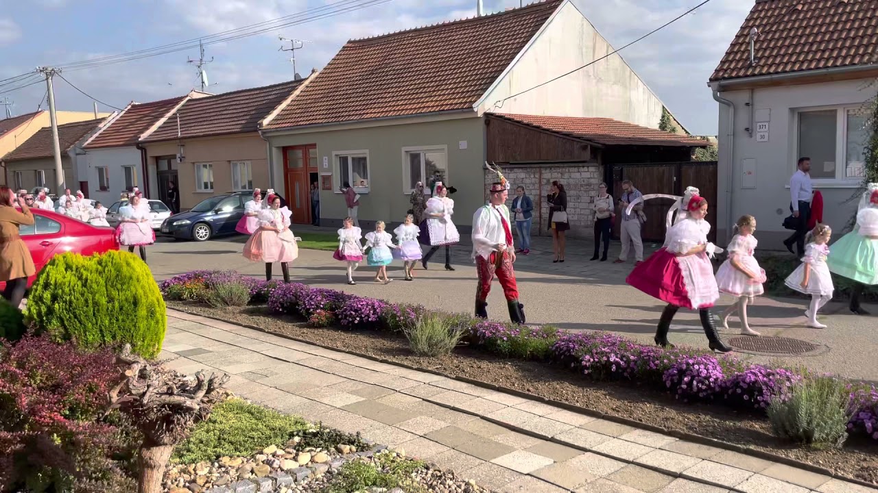 Hody 3.10. 2021 průvod Charv&aacute;tsk&aacute; Nov&aacute; Ves