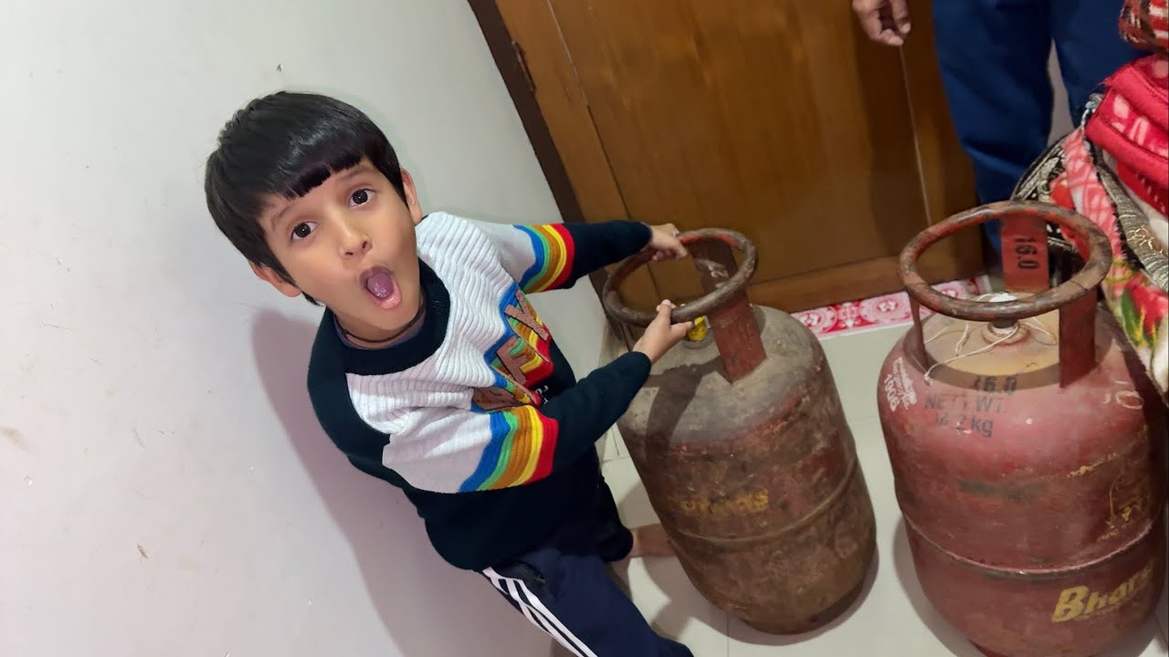 Kunali Ne Cylinder Utha Diya 😳