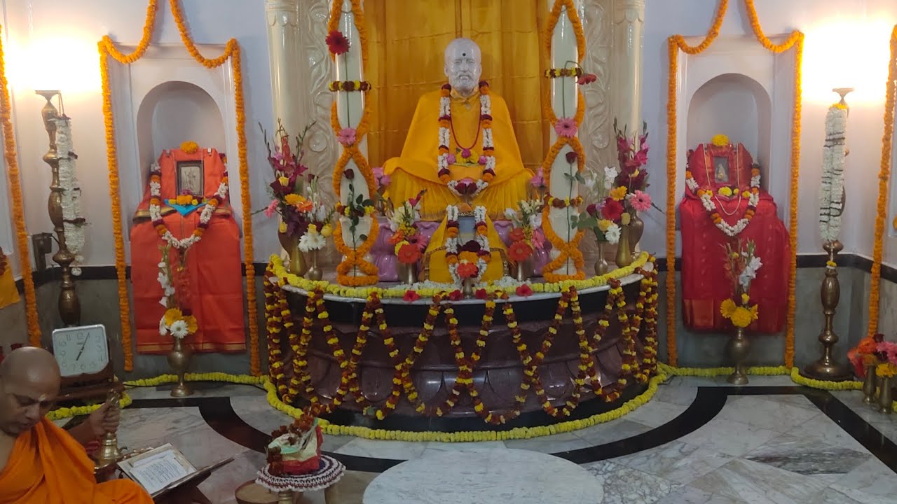Bhajan Sandhya New Monk Group - by Sw. Keshavananda, at RKAA, Varanasi
