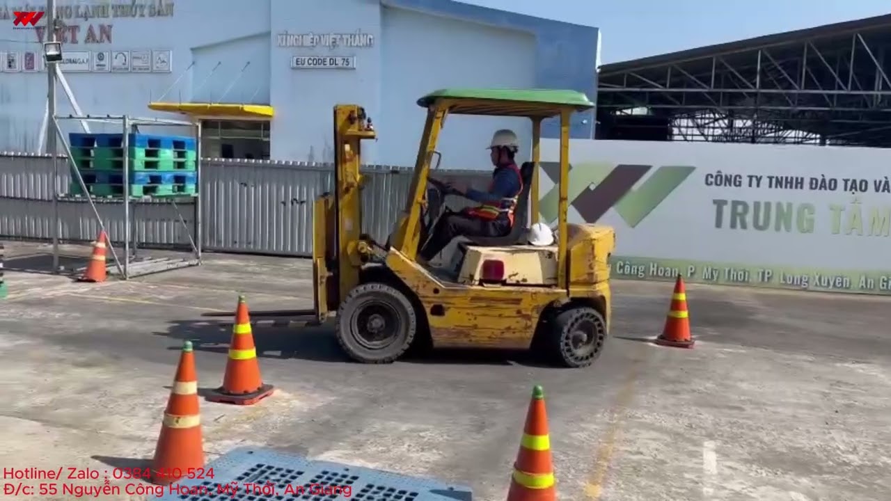 Phần thi thực hành xe nâng (Bùi Văn Hoàng)