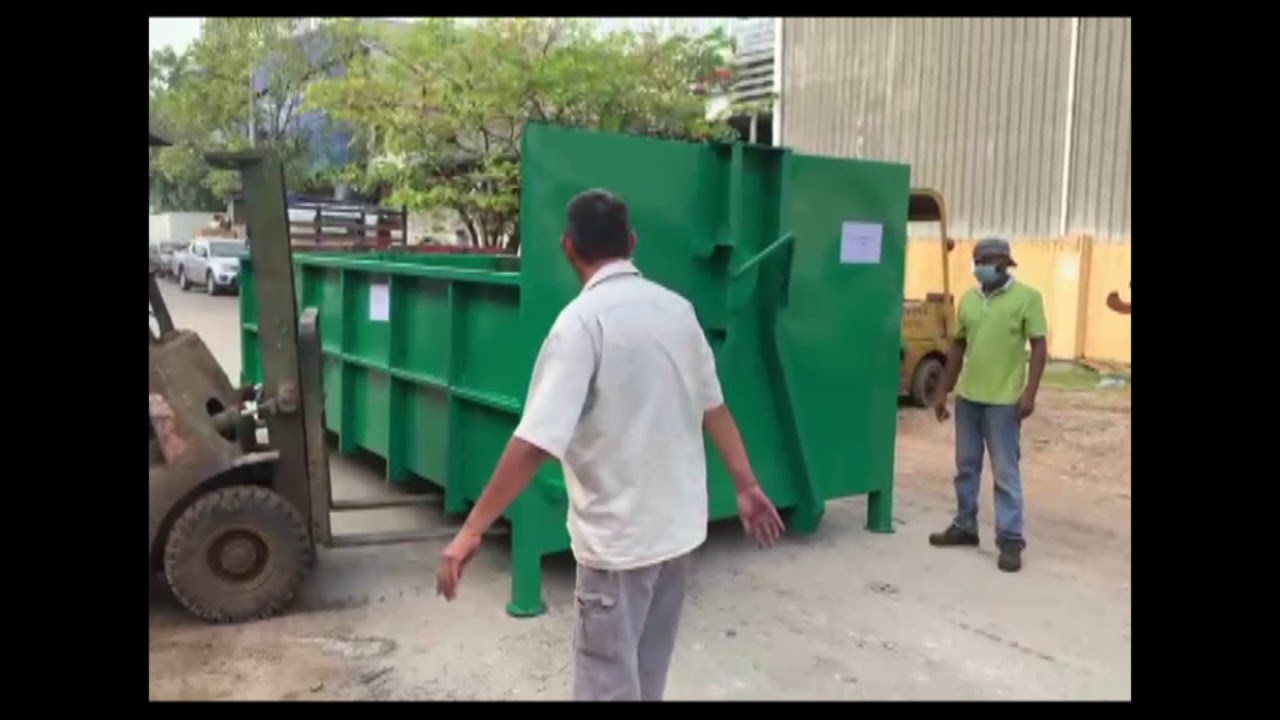 Roro Bin Going Up its Truck (7 ton)