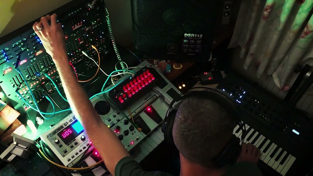 Dark Ambient Exploration 4: Behringer 2600 : Minilogue XD : Boss GT-10 : Source Audio Ventris : SQ1.