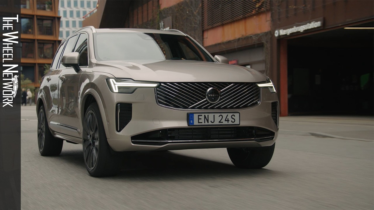 2025 Volvo XC90 T8 | Bright Dusk | Driving, Interior, Exterior