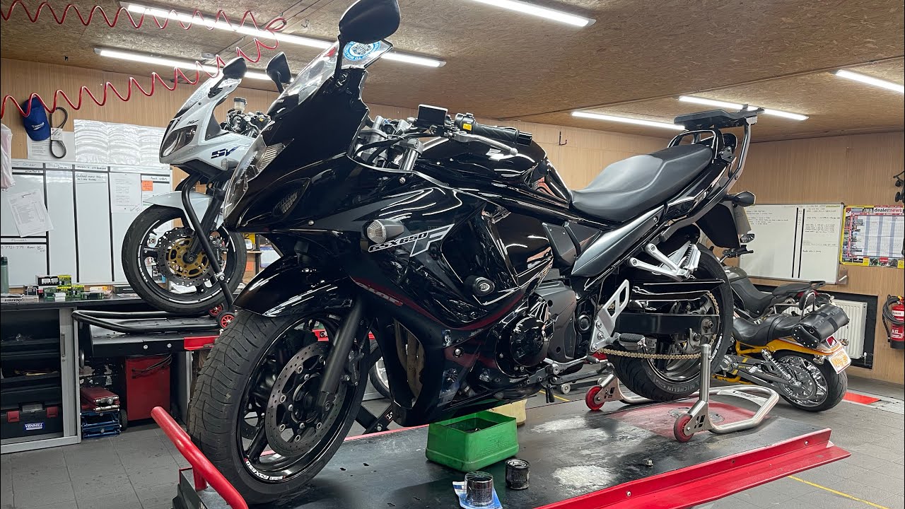 A bizarre issue indeed. A Suzuki GSX with No coolant in the bike yet there’s no obvious leak! WTF?!