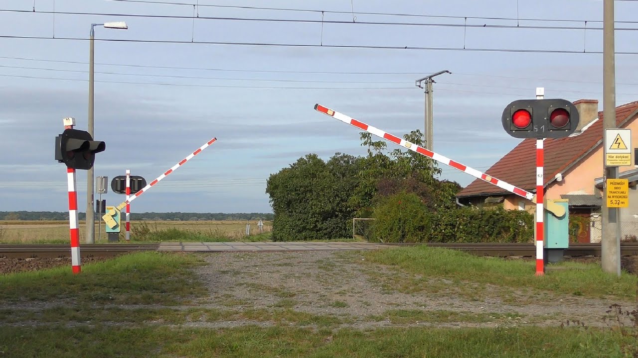 [4K] Przejazd kolejowy - Lipki | Polish railroad crossing
