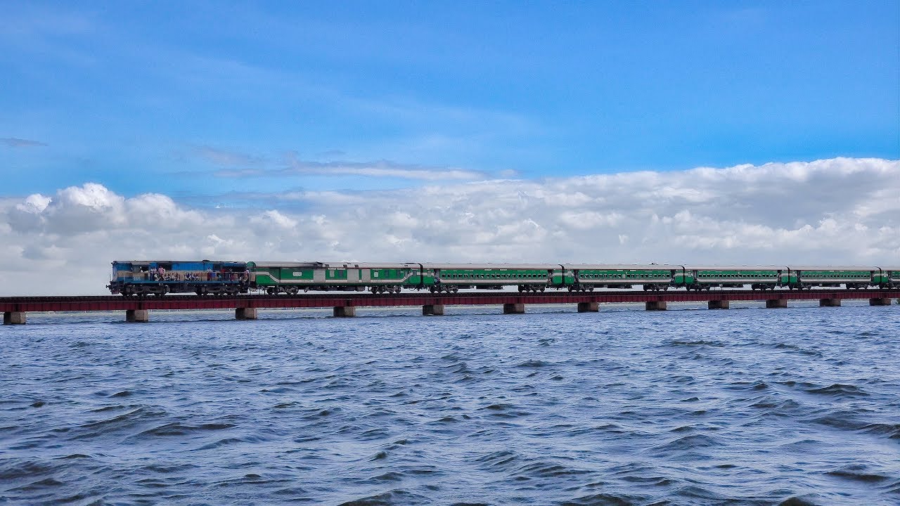 Train passing through the biggest wetland of Bangladesh Dilpashar Chalan Beel || Chittra Express