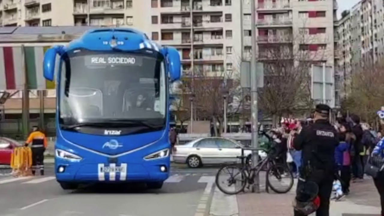 Llegada del Autobús de la Real Sociedad al Reale Arena para el Derbi