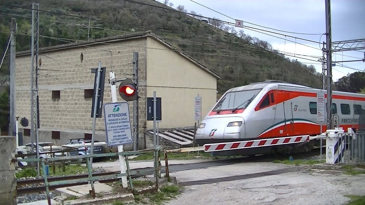 Spoorwegovergang Caserta (I) // Railroad crossing // Passaggio a livello