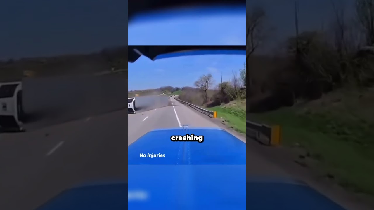 Грузовик перевернулся и разбился 😬