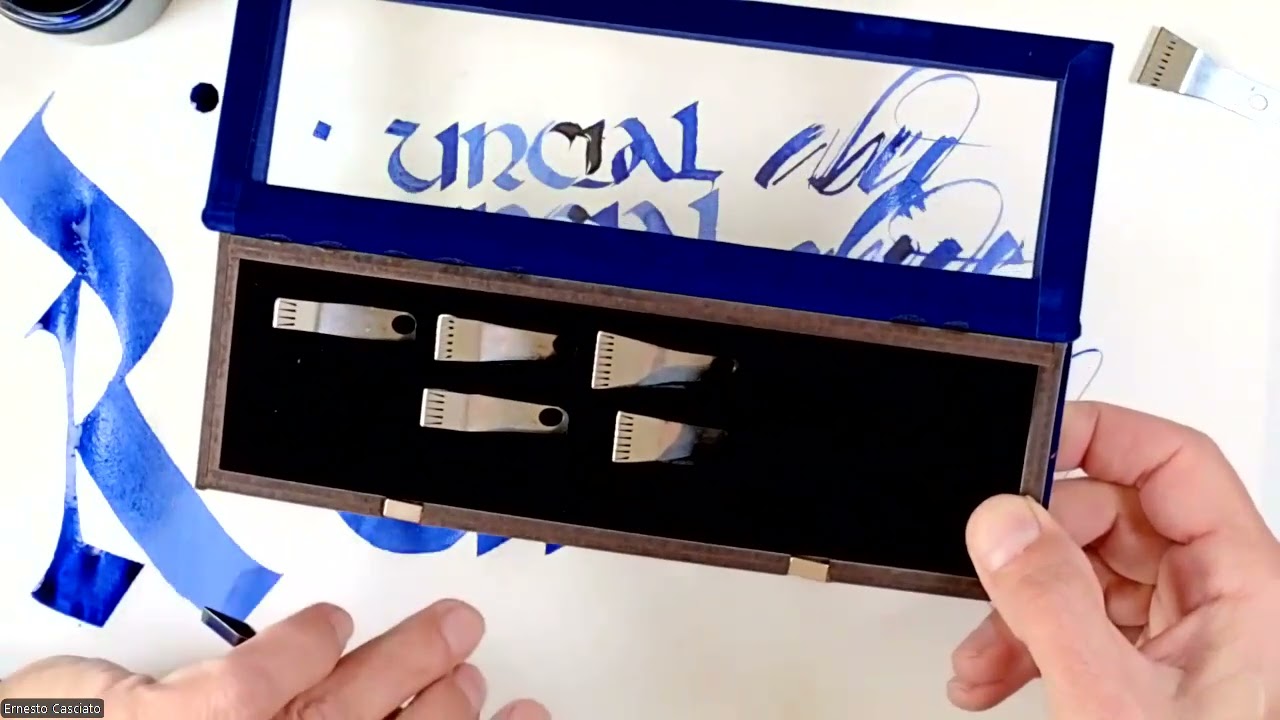 Prove e rese calligrafiche con Pratikpen a punte interscambiabili.
