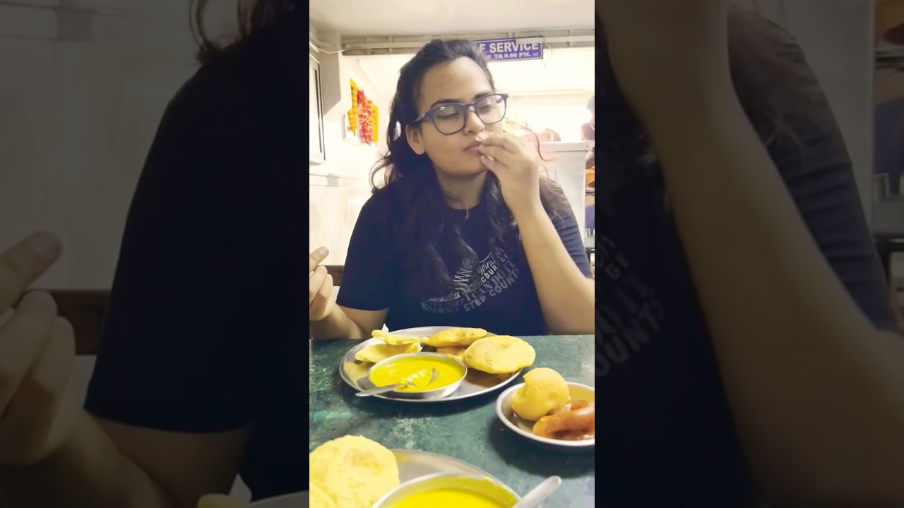 👉 Putiram Kolkata 🍛 Famous Kochuri 😍  🍬 | College Street Food #viral #shorts #video