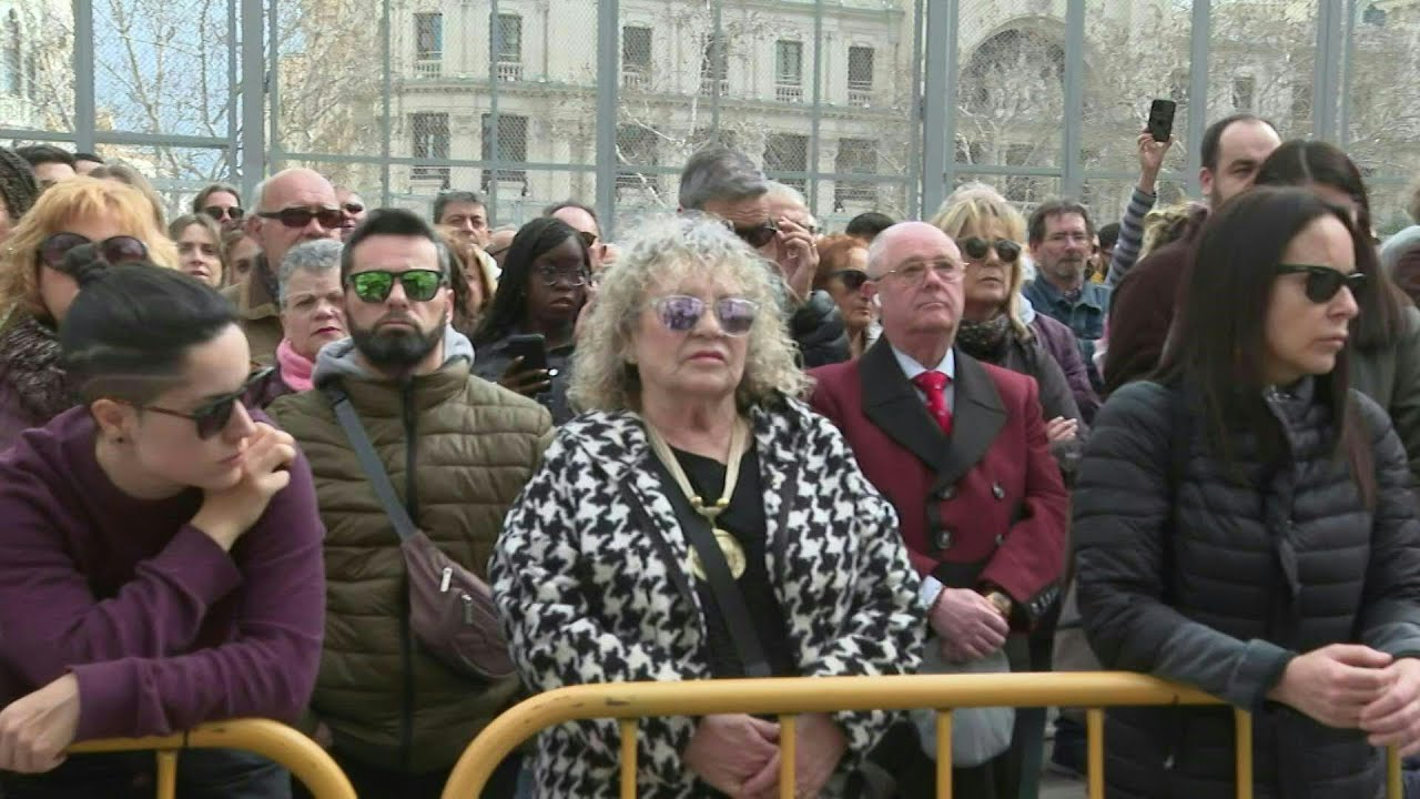 Valencia llora a los muertos de brutal incendio de un edificio | AFP