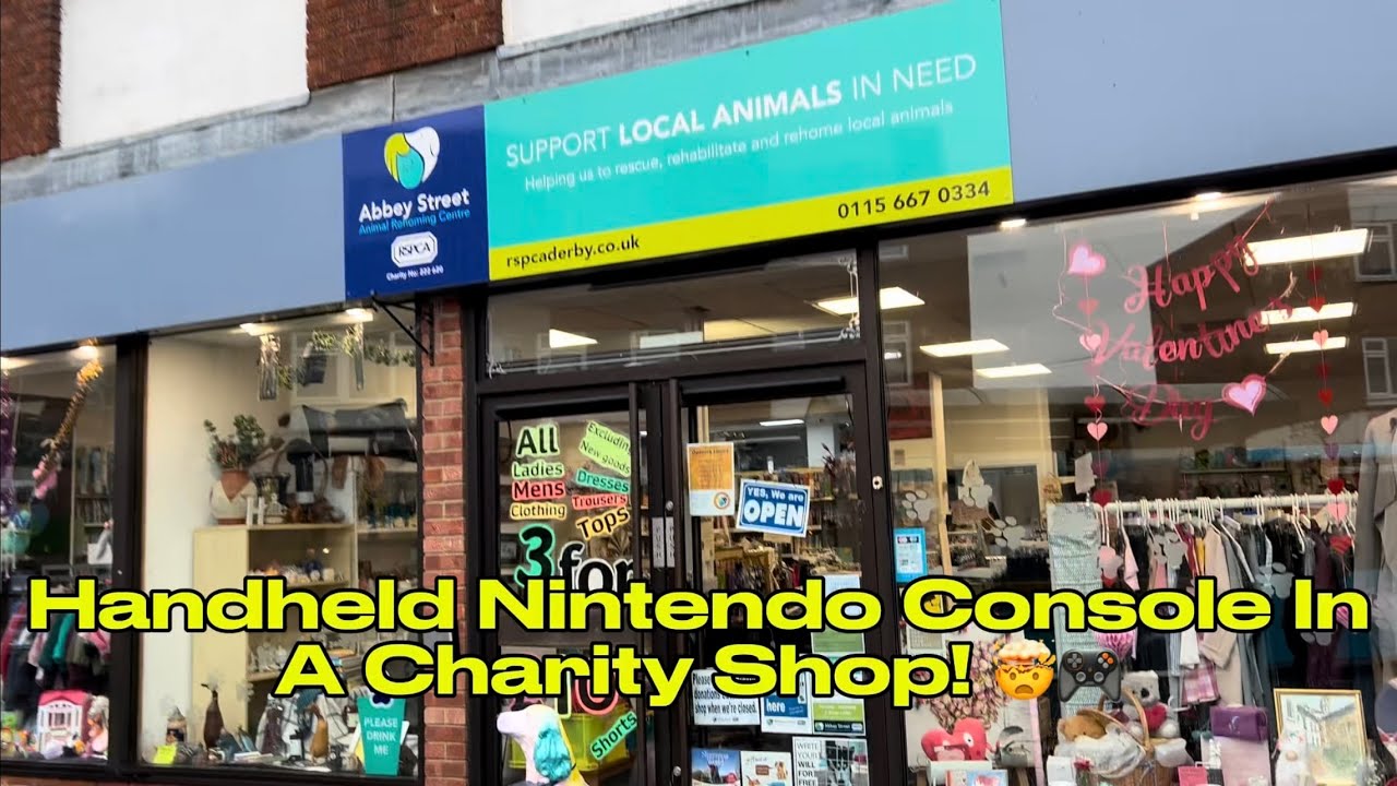 VLOG 26 - HANDHELD NINTENDO CONSOLE IN A CHARITY SHOP! 🤯🎮