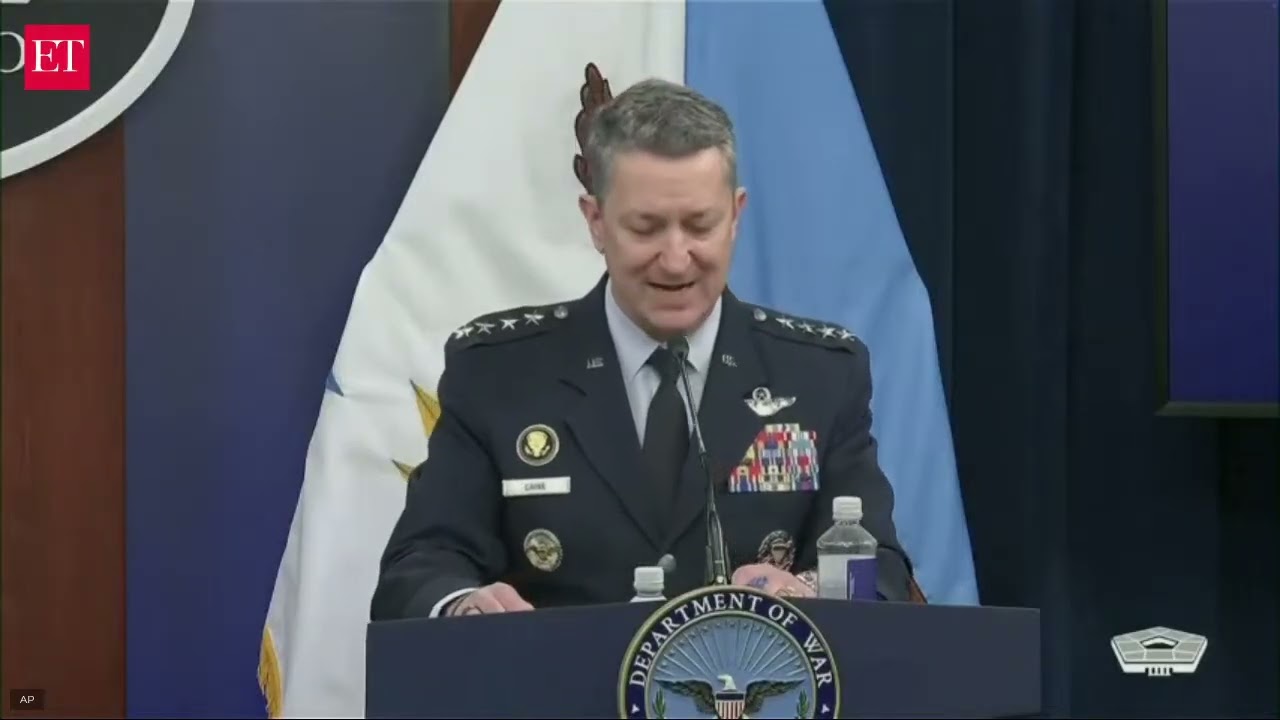 Министр обороны Пит Хегсет и начальники Объединенного штаба ВВС проводят пресс-брифинг в Пентагон...