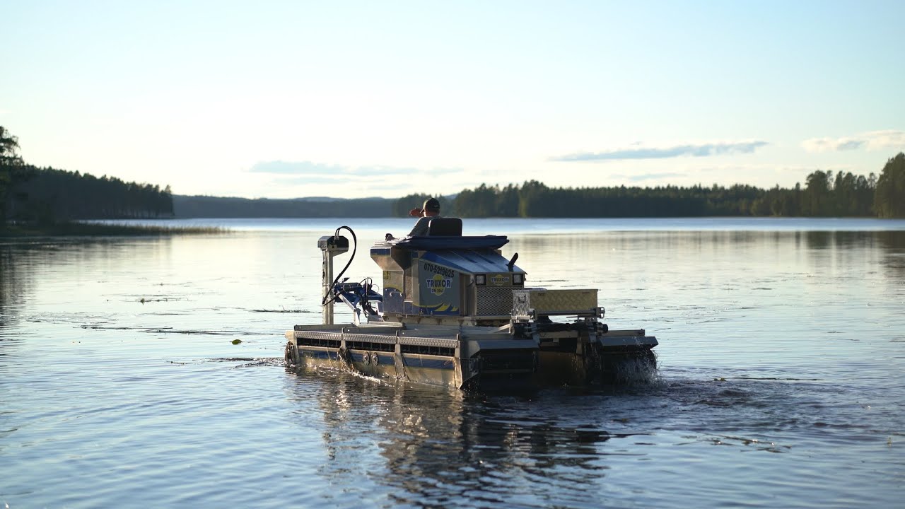 Lake Cleaning With Truxor Amphibious Machine - 4K