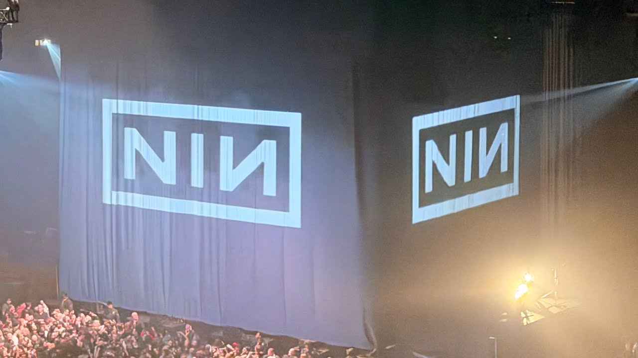 #nineinchnails performs “The Perfect Drug” on Valentine’s Day. 