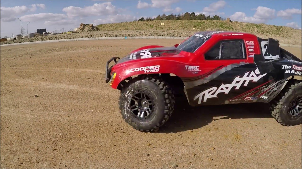 Traxxas Slash 4x4 Building site Bash!