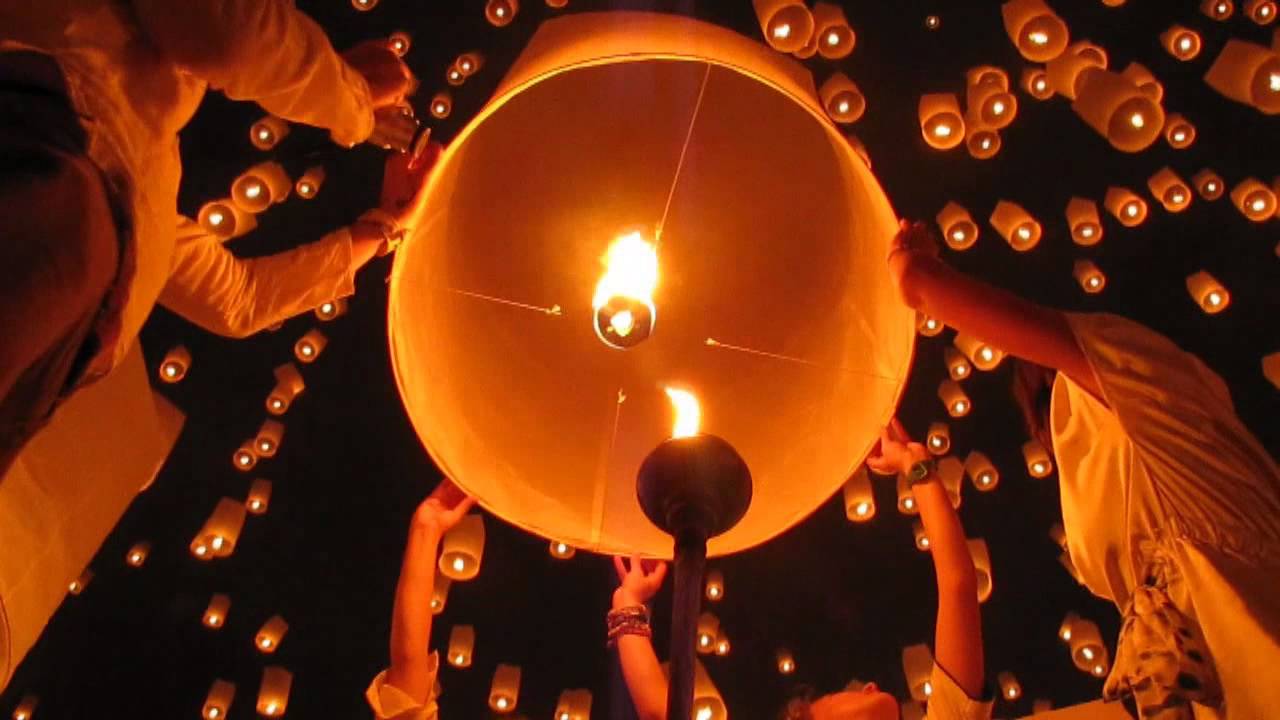 Yi-Peng Lantern Festival Chiang Mai 2012 - Mae Jo