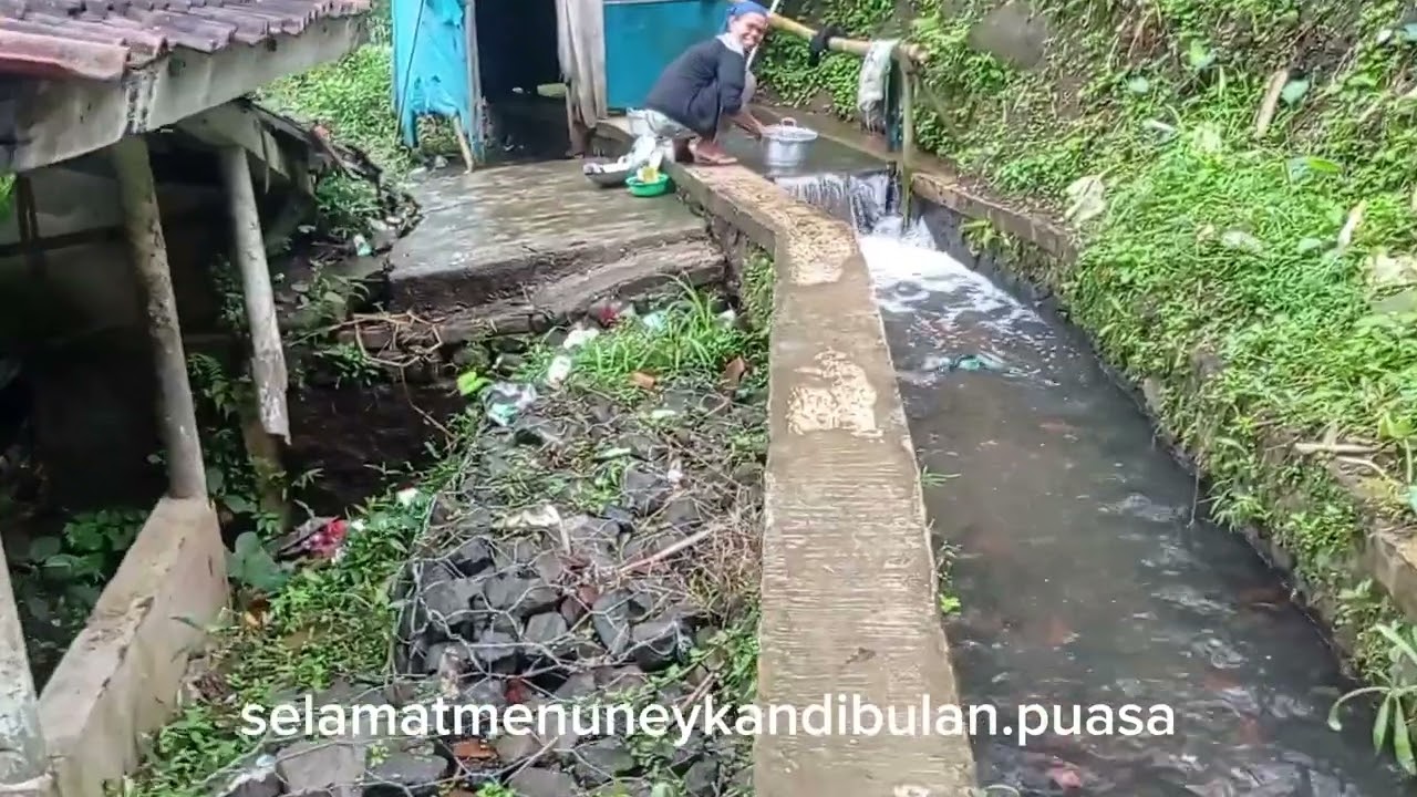 Adasebuah.perkampungan.terpencil.dipingir.lereng.gunung.....