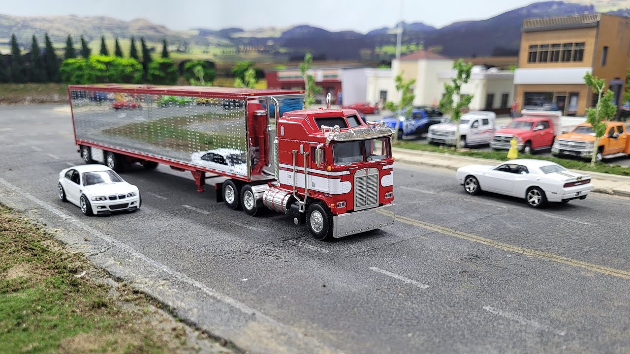 1/64 scale The Joy of Semi Trucks : cruising Through a Diecast City in Style