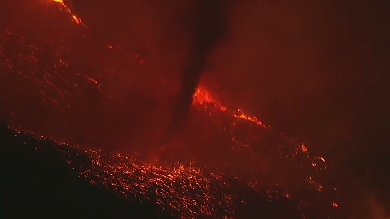 'Fire tornado' flares up at Palisades Fire in Southern California