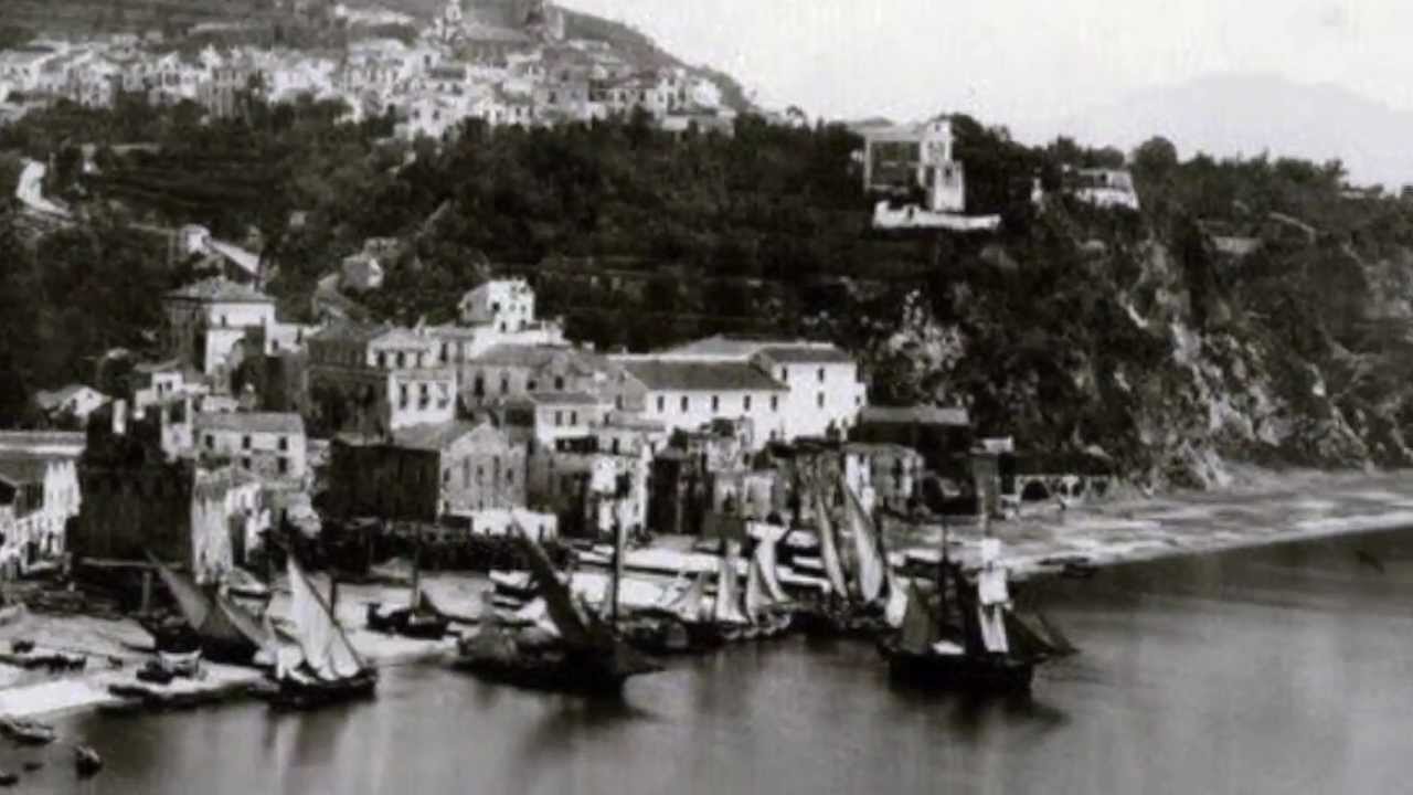 Vietri sul mare (Sa) - Rall' N' Facc' a Stu Cocc' - Degrado in Costa d'Amalfi  - Gunpania.it