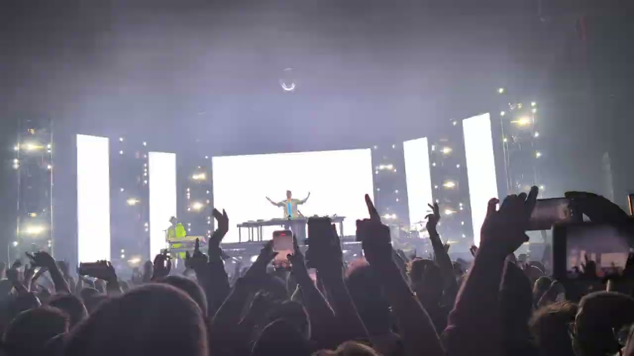 Purple Disco Machine - Call on Me   (Live, L'Olympia, Paris 2024)
