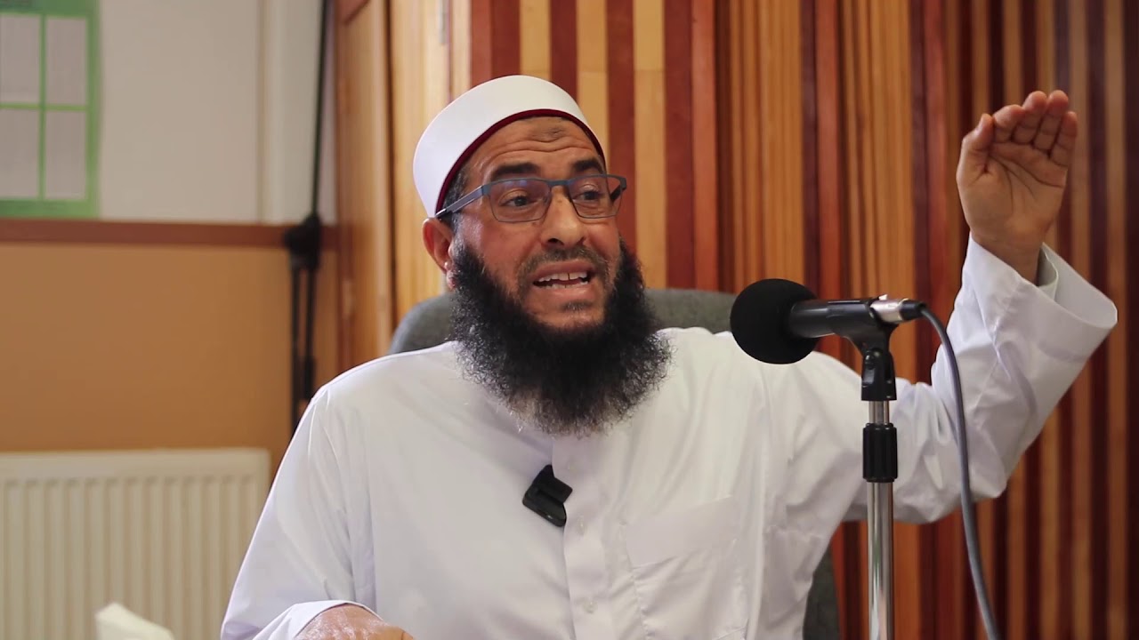 حكم إلقاء الدرس قبل خطبة الجمعة