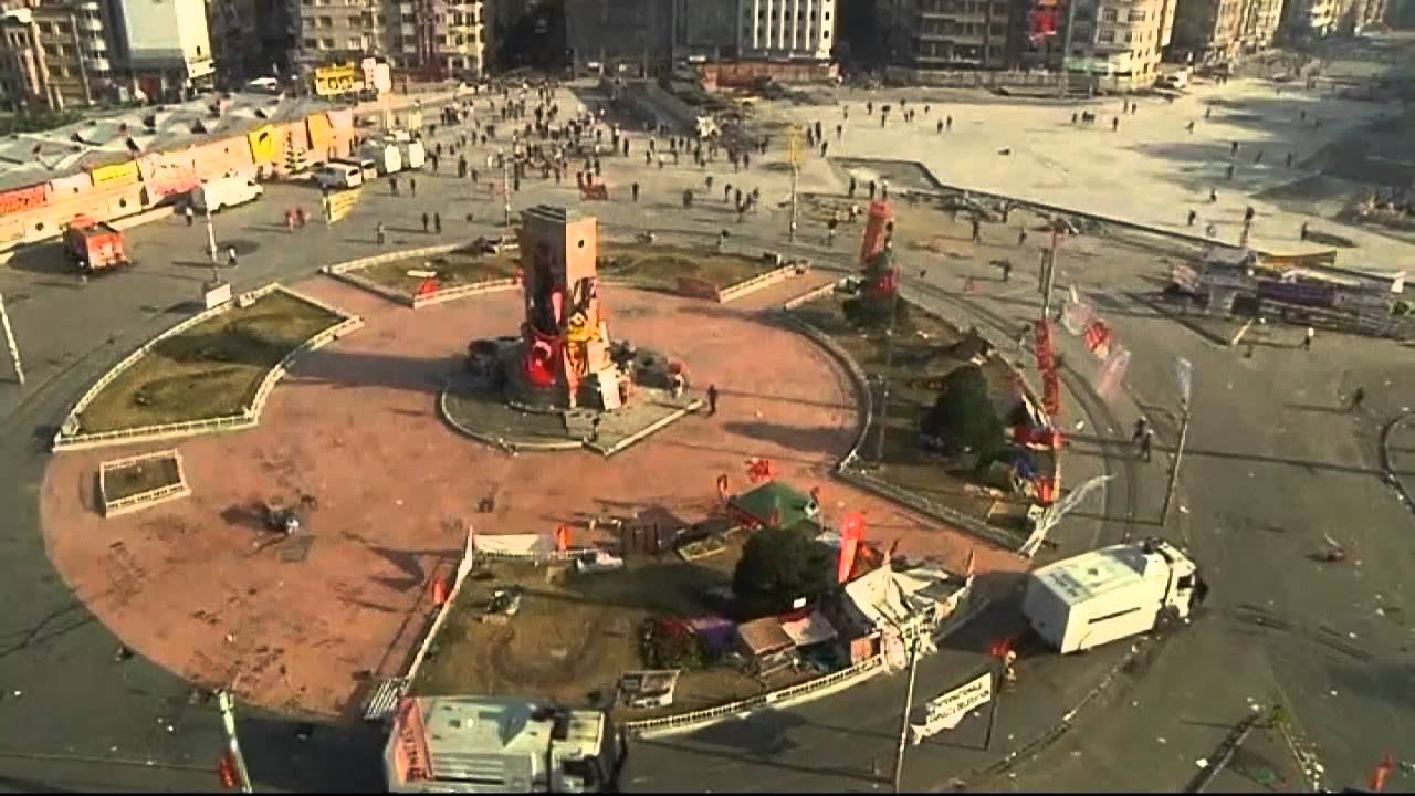 Police storm Taksim Square