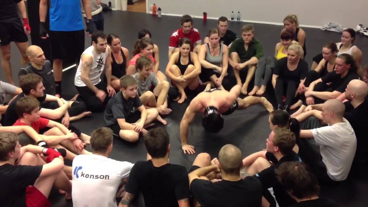 Coloseum Fightcenter Harlem Shake